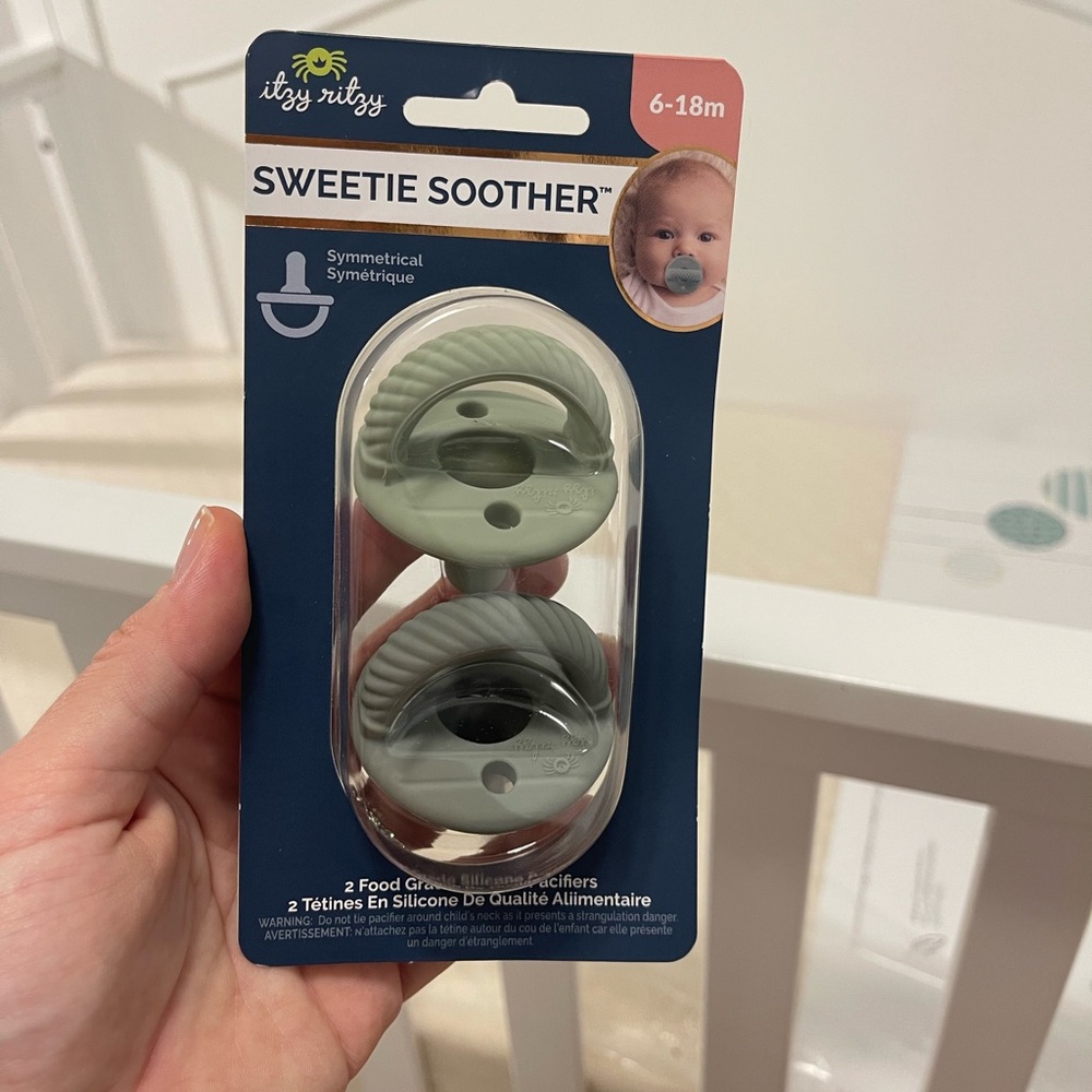 Itzy Ritzy Sweetie Soother Pacifiers in Sage Green